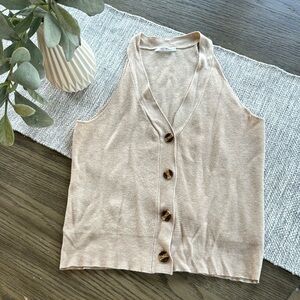 Sleeveless sweater top